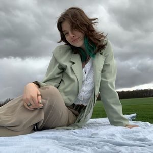 Meet your Posher, Cassandra